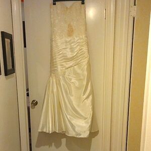 Elegant Cream Strapless Gown